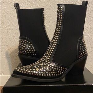 One Point Perspective Studded Chelsea Boots